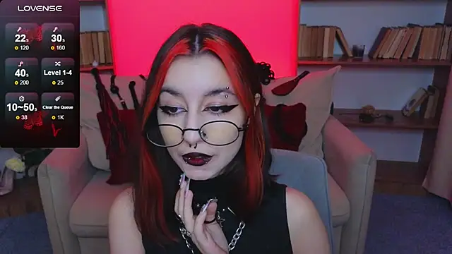 Snapshot of Mistress__Marcelline chatting on 11-19-25, 10:15 Mistress Marcelline online show from 11-19-25, 10:15