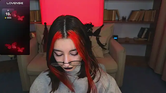 Snapshot of Mistress__Marcelline chatting on 11-28-25, 10:51 Mistress Marcelline online show from 11-28-25, 10:51