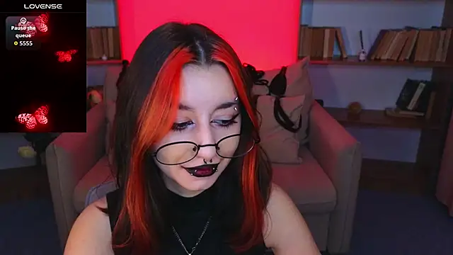 Snapshot of Mistress__Marcelline chatting on 12-05-25, 09:51 Mistress Marcelline online show from 12-05-25, 09:51