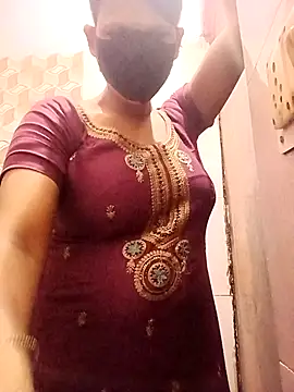 Snapshot of varnika chatting on 09-08-25, 02:16 varnika online show from 09-08-25, 02:16