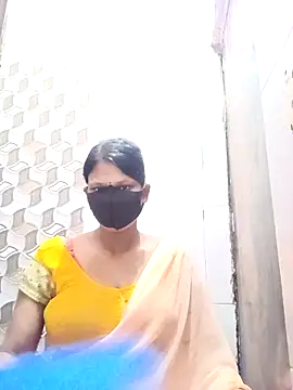 Snapshot of varnika chatting on 09-11-25, 09:31 varnika online show from 09-11-25, 09:31