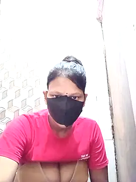 Snapshot of varnika chatting on 09-15-25, 02:33 varnika online show from 09-15-25, 02:33