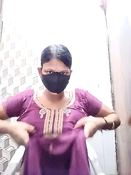 Snapshot of varnika chatting on 09-17-25, 11:56 varnika online show from 09-17-25, 11:56