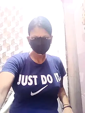 Snapshot of varnika chatting on 09-23-25, 08:28 varnika online show from 09-23-25, 08:28