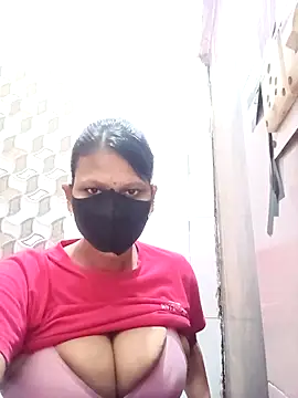 Snapshot of varnika chatting on 10-11-25, 05:22 varnika online show from 10-11-25, 05:22