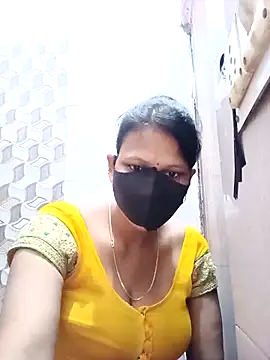 Snapshot of varnika chatting on 11-03-25, 11:55 varnika online show from 11-03-25, 11:55