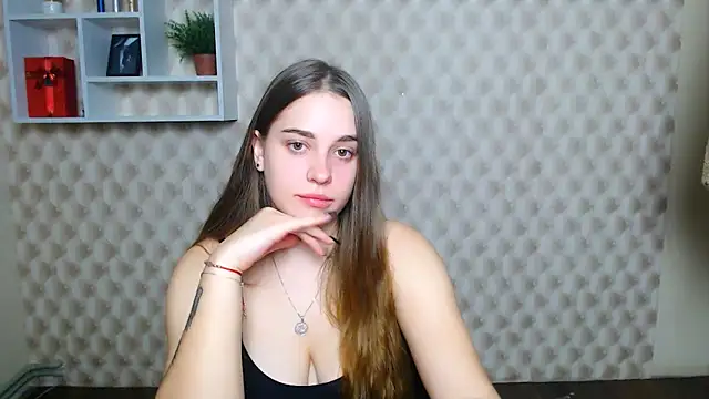 Snapshot of _MillaDellf_ chatting on 11-11-25, 10:04 MillaDellf online show from 11-11-25, 10:04