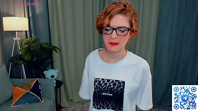 Snapshot of EdlinGathright chatting on 10-08-25, 03:59 EdlinGathright online show from 10-08-25, 03:59