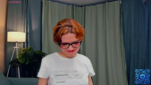 Snapshot of EdlinGathright chatting on 10-11-25, 04:12 EdlinGathright online show from 10-11-25, 04:12