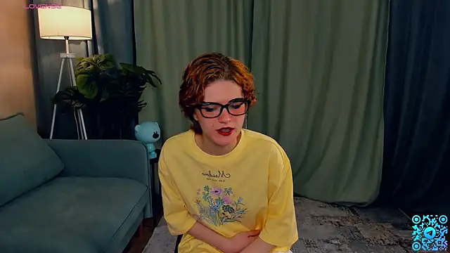 Snapshot of EdlinGathright chatting on 10-15-25, 04:12 EdlinGathright online show from 10-15-25, 04:12