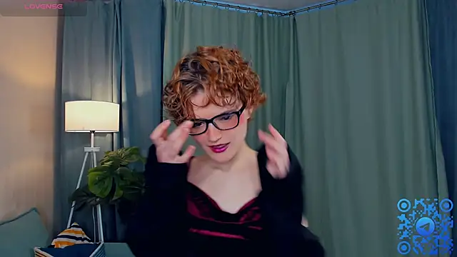 Snapshot of EdlinGathright chatting on 10-17-25, 05:10 EdlinGathright online show from 10-17-25, 05:10