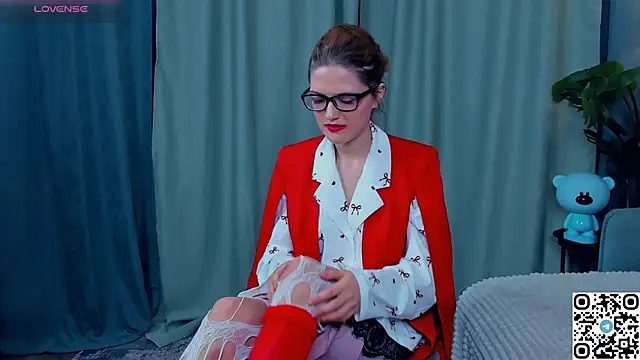 Snapshot of EdlinGathright chatting on 11-24-25, 03:39 EdlinGathright online show from 11-24-25, 03:39