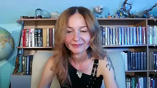 Snapshot of Foxilady357 chatting on 09-14-25, 02:16 Foxilady357 online show from 09-14-25, 02:16