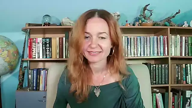 Snapshot of Foxilady357 chatting on 10-13-25, 02:28 Foxilady357 online show from 10-13-25, 02:28