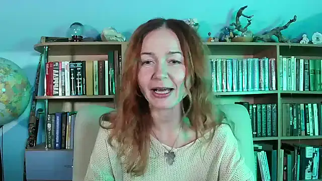 Snapshot of Foxilady357 chatting on 11-19-25, 05:46 Foxilady357 online show from 11-19-25, 05:46