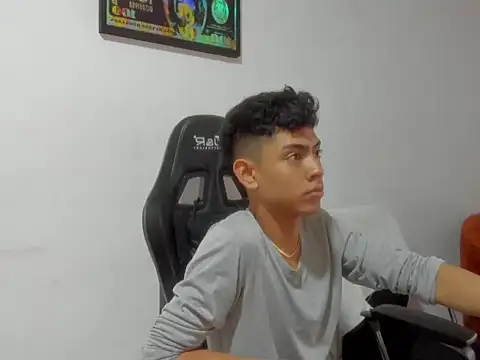 LoganTwink18 online show from 03-03-26, 02:45