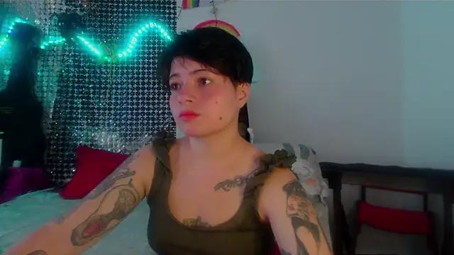 Snapshot of Mitsuha_gate chatting on 10-24-25, 02:46 Mitsuha gate online show from 10-24-25, 02:46