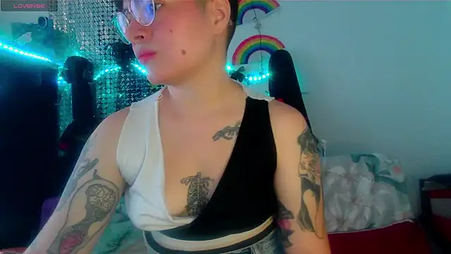 Snapshot of Mitsuha_gate chatting on 11-24-25, 01:44 Mitsuha gate online show from 11-24-25, 01:44