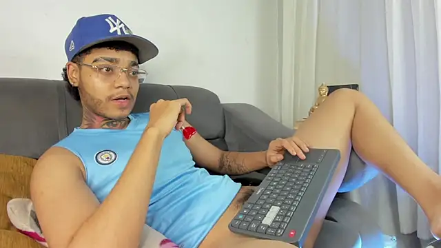 Snapshot of santi_xximo chatting on 11-08-25, 03:07 santi xximo online show from 11-08-25, 03:07