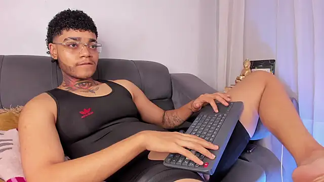 Snapshot of santi_xximo chatting on 11-09-25, 10:19 santi xximo online show from 11-09-25, 10:19