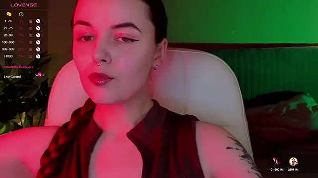 Snapshot of BellaDevile_ chatting on 10-05-25, 07:28 BellaDevile  online show from 10-05-25, 07:28