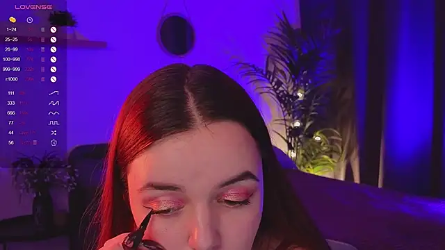 Snapshot of BellaDevile_ chatting on 10-09-25, 07:28 BellaDevile  online show from 10-09-25, 07:28