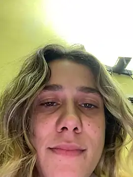 Snapshot of blond-96 chatting on 09-15-25, 11:05 blond-96 online show from 09-15-25, 11:05