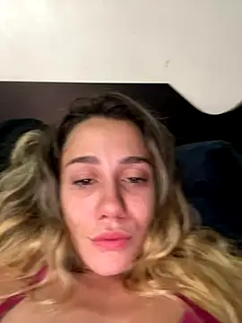 Snapshot of blond-96 chatting on 10-24-25, 01:03 blond-96 online show from 10-24-25, 01:03