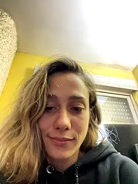 Snapshot of blond-96 chatting on 10-27-25, 09:02 blond-96 online show from 10-27-25, 09:02