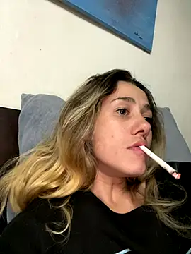 Snapshot of blond-96 chatting on 10-31-25, 09:10 blond-96 online show from 10-31-25, 09:10