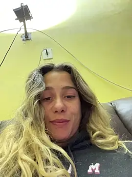 Snapshot of blond-96 chatting on 11-18-25, 02:06 blond-96 online show from 11-18-25, 02:06