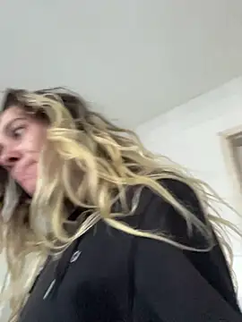 Snapshot of blond-96 chatting on 12-03-25, 10:02 blond-96 online show from 12-03-25, 10:02