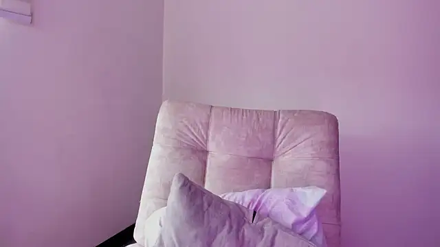 Snapshot of Arianna_Jannes chatting on 10-19-25, 05:24 Arianna Jannes online show from 10-19-25, 05:24