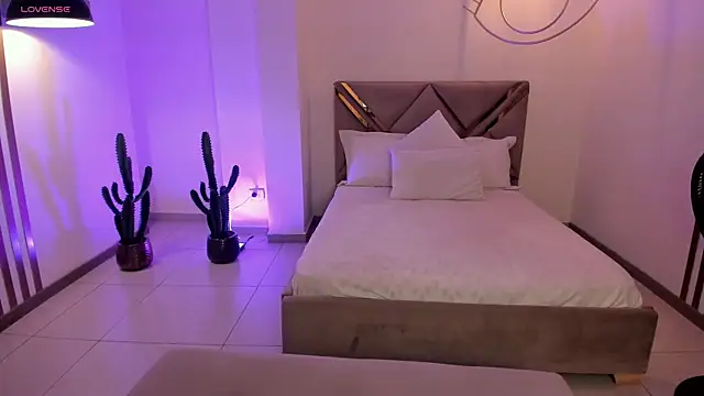 AmbarJames  online show from 01-08-26, 12:18