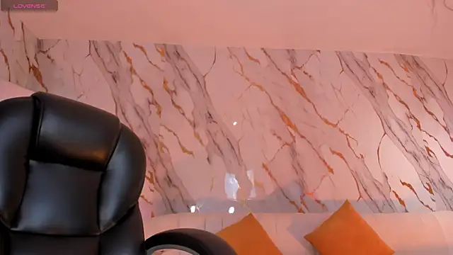 Snapshot of SophieHouston_ chatting on 05-28-26, 04:10 SophieHouston online show from 05-28-26, 04:10