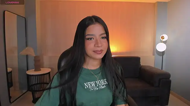Snapshot of SophieHouston_ chatting on 06-02-26, 02:35 SophieHouston online show from 06-02-26, 02:35