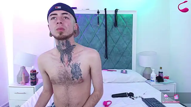 Snapshot of Asha_zuri_and_adam chatting on 12-05-25, 12:47 Asha zuri and adam online show from 12-05-25, 12:47