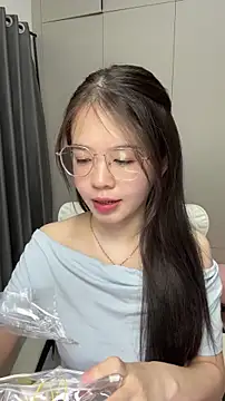 Snapshot of Qianqian-888 chatting on 11-29-25, 12:57 Qianqian-888 online show from 11-29-25, 12:57