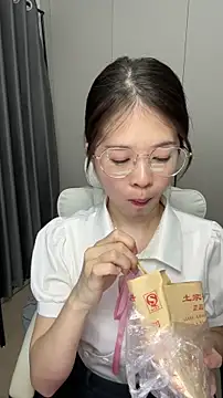 Snapshot of Qianqian-888 chatting on 12-01-25, 12:48 Qianqian-888 online show from 12-01-25, 12:48