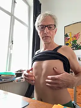 SexyLeon8 online show from 10-17-25, 09:12