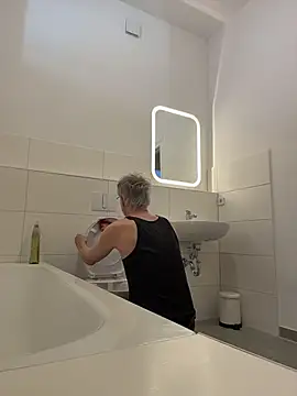 SexyLeon8 online show from 04-22-26, 04:08