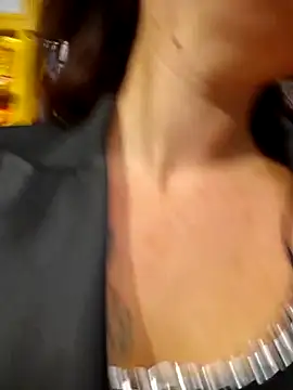 Snapshot of littleladyshelly chatting on 09-17-25, 06:37 littleladyshelly online show from 09-17-25, 06:37