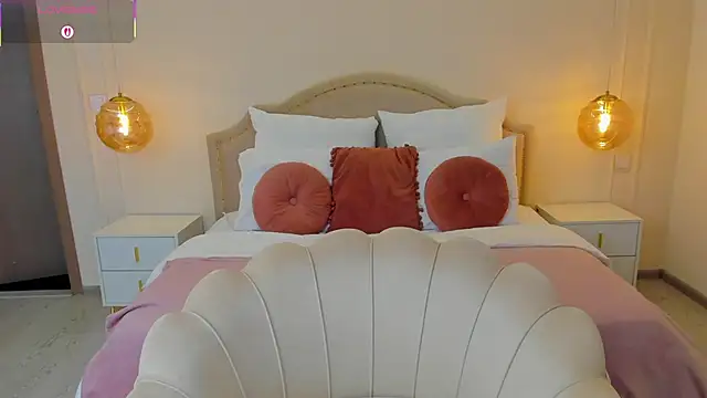 MilaMour online show from 11-30-25, 05:39