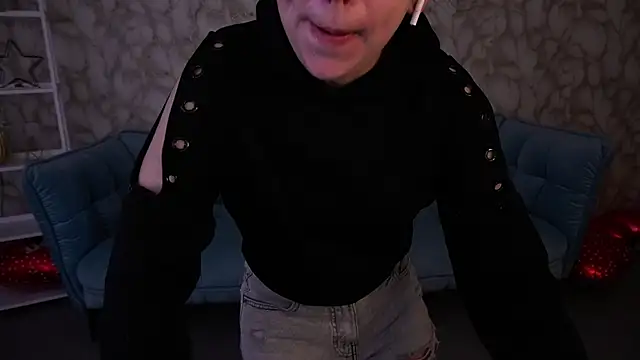 LiviaShy online show from 04-26-26, 07:22