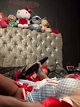 Snapshot of ShortySweet chatting on 10-15-25, 03:01 ShortySweet online show from 10-15-25, 03:01