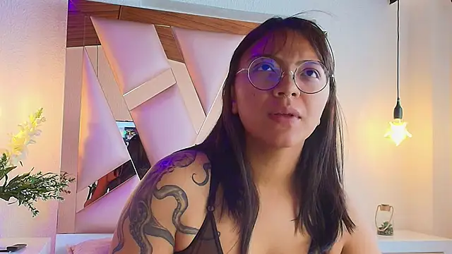 Victoria Thompson1 online show from 09-19-25, 05:24