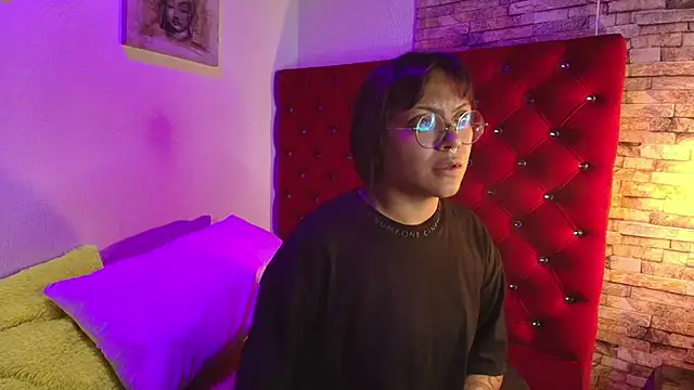 Victoria Thompson1 online show from 10-18-25, 07:58