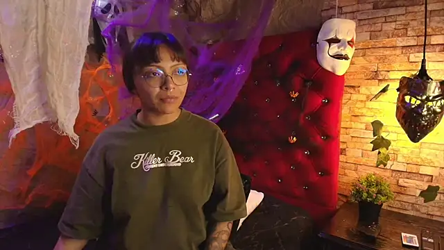 Victoria Thompson1 online show from 10-30-25, 08:42