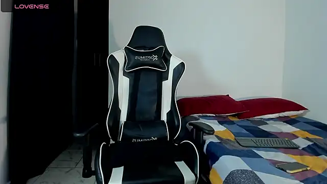 Snapshot of bryan_mugn chatting on 11-30-25, 04:16 bryan mugn online show from 11-30-25, 04:16