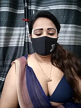 Snapshot of Mow_955 chatting on 12-17-25, 05:52 Mow 955 online show from 12-17-25, 05:52